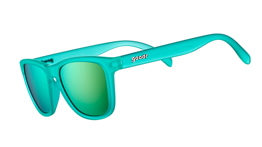 Vista di tre quarti di occhiali da sole quadrati con lenti polarizzate riflettenti color verde acqua.