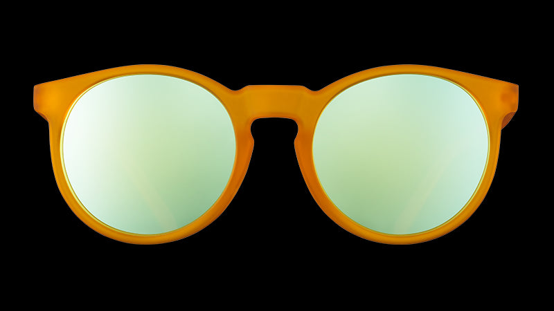 Vista frontale di occhiali da sole rotondi arancioni con lenti polarizzate riflettenti azzurre.